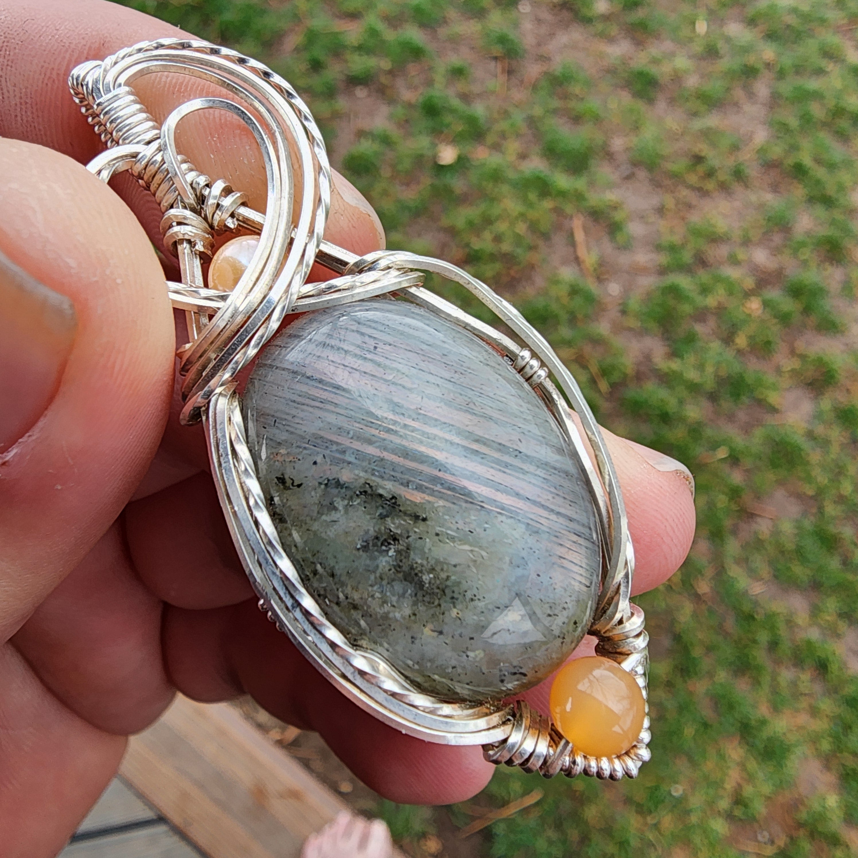 Labradorite Pendant in Sterling Silver.