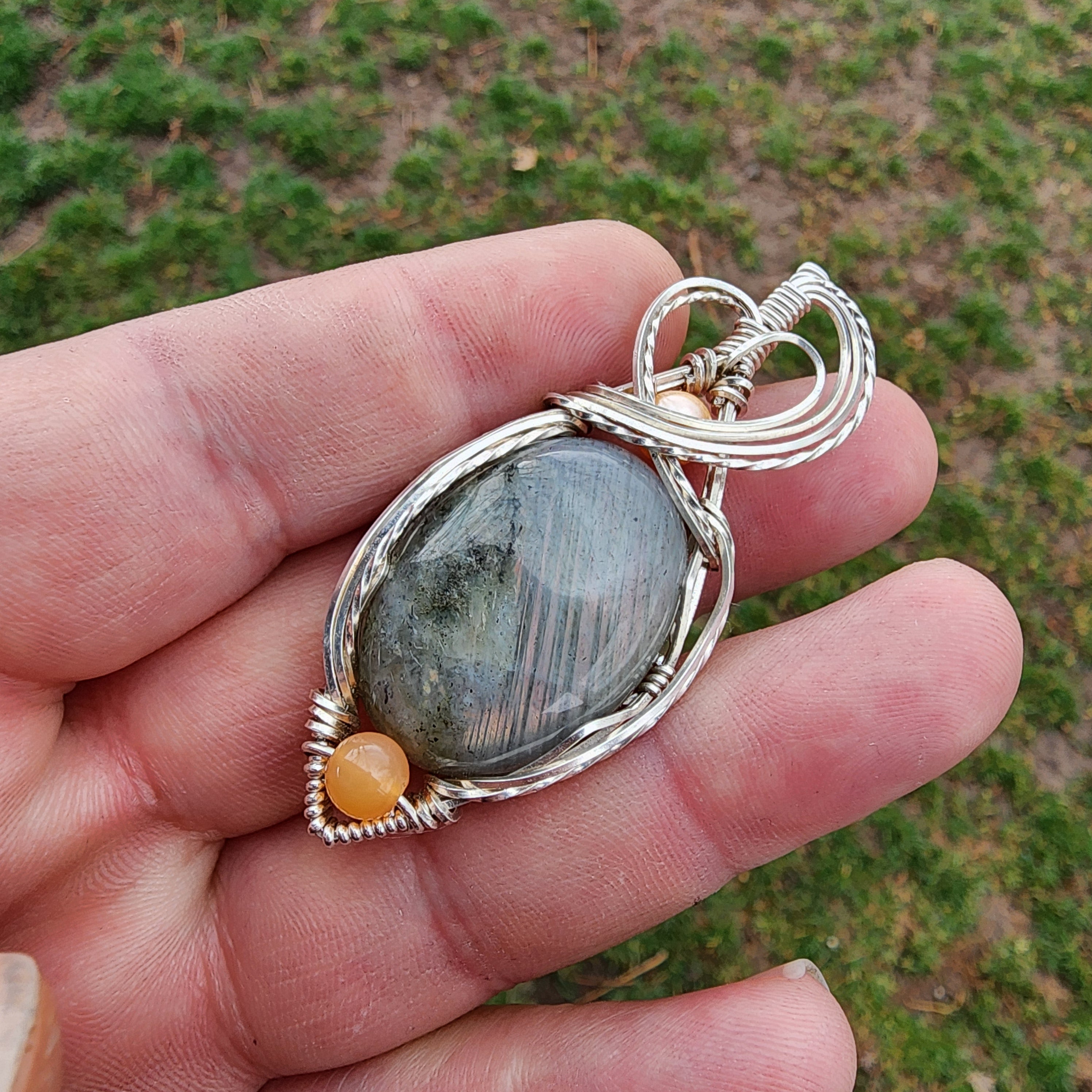 Labradorite Pendant in Sterling Silver.