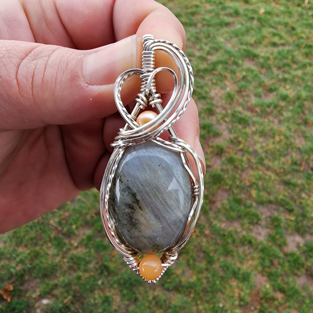 Labradorite Pendant in Sterling Silver.