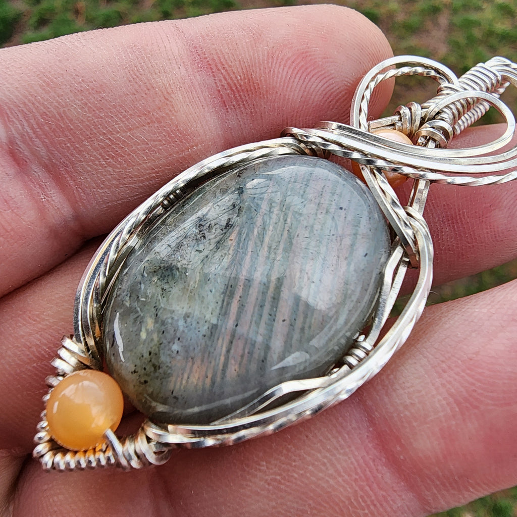 Labradorite Pendant in Sterling Silver.